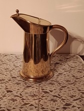 Ancien broc avec couvercle -