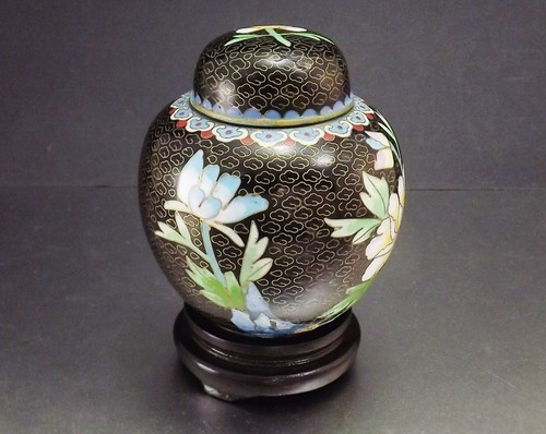 Pot couvert sur socle - en, emaux