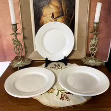 3 assiettes plates blanches