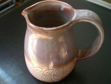 La Maison du Potier. Pichet en céramique émaillée à décor gravé végétal. 1950's