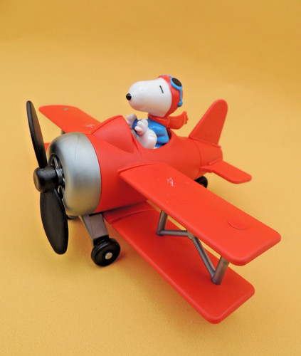 Kinder maxi snoopy - -,