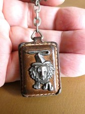 Ancien porte cle métal sur cuir Lion stylisé cam hygiène Douala Afrique.