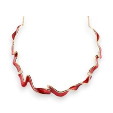Collier  rigide zig-zag doré rouge de chez Ikita