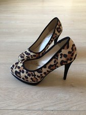 Escarpins léopard neufs Texto
