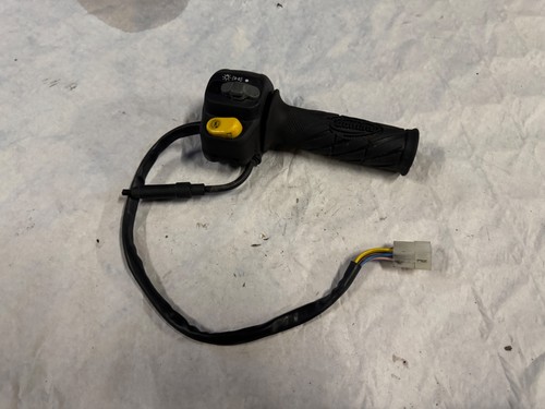 Commodo droit peugeot 100 - -,