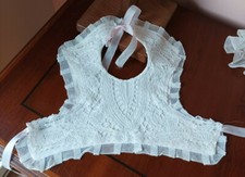 bavoir ancien brodé