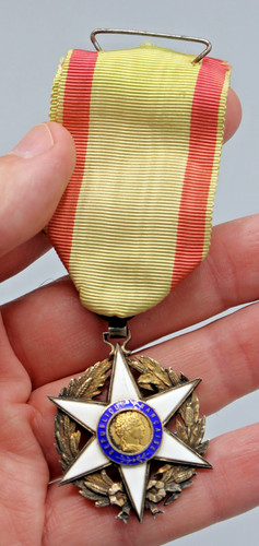 Belle medaille ancienne - belle,