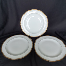 3 assiettes plates en porcelaine de Limoges ancienne fabrique Royale frise or