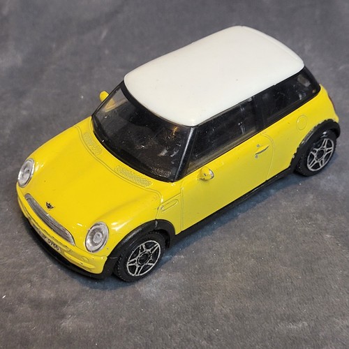 Petite voiture miniature