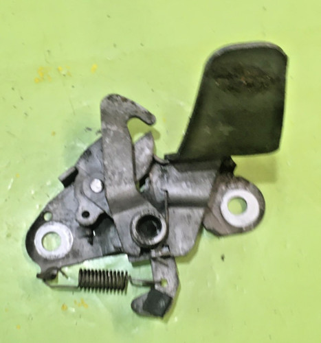 Serrure capot moteur - serrure,