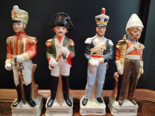 Lot statuettes en - de,