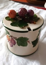 Pot à confiture poterie de Menton peint main décor groseilles à maquereau