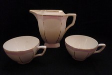 2 tasses à café et  pot à