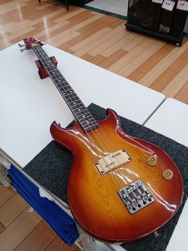 Guitare basse électrique aria - basse,