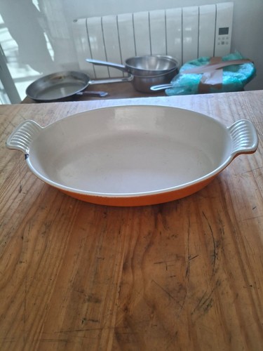 Plat ovale ancien - en, fonte