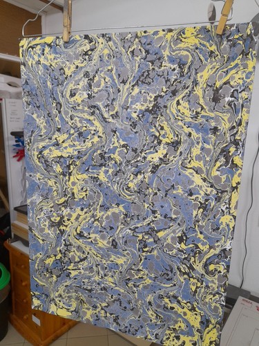 Papier marbré cuve de - à,