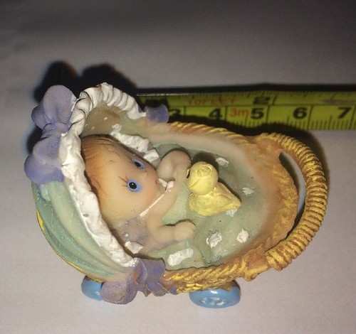 Figurines bébé baptême - 18,