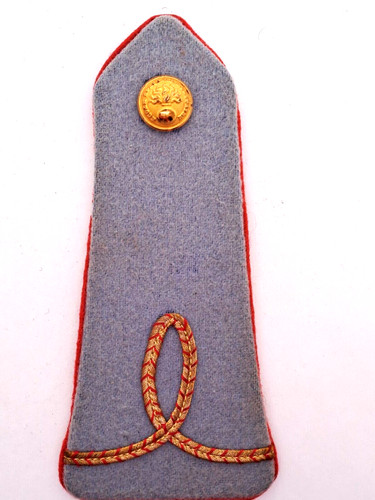 016277 une épaulette élève
