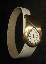 MONTRE FEMME KENZO LIGNE PAGODON EN CUIR ÉCRU, CADRAN DORE BRACELET DOUBLE TOUR