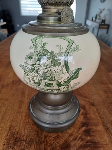 Ancienne lampe pétrole - à,