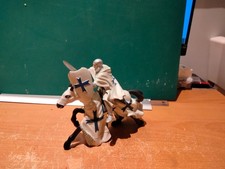n°24 chevalier croisé bleu sans casque avec cheval épée papo
