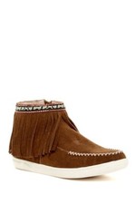 minnetonka boots size 6