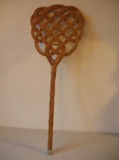 Ancienne tapette à tapis en osier rotin déco rétro Art Déco de 72 cm