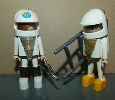 PLAYMOBIL 1974 GEOBRA . 2 x