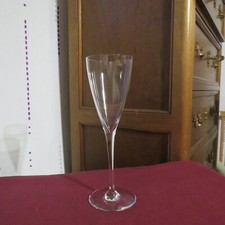 1 verres a vin  en cristal  de