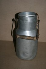 Pot à lait ancien en