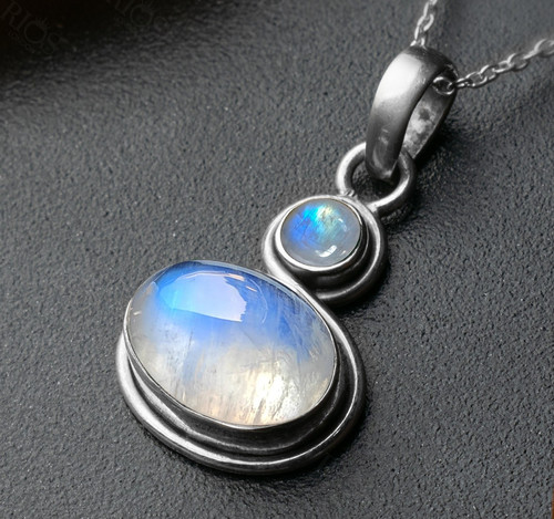Collier pendentif ovale pierre