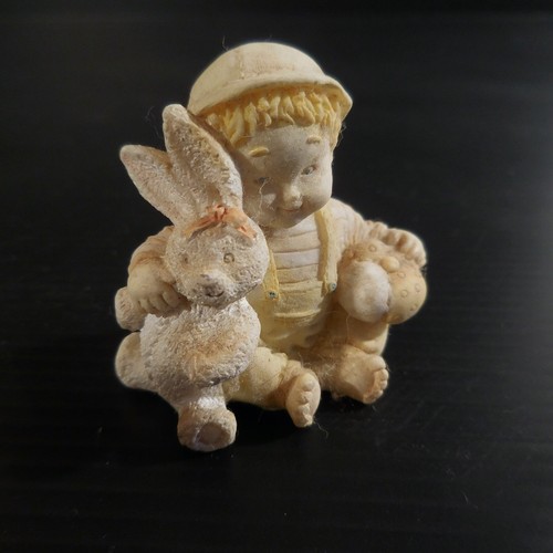 Sculpture figurine statue