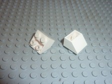 2 x LEGO White Slope Brick