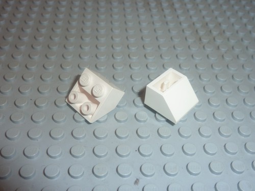 Lego white slope - x,