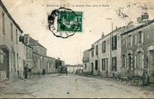 CPA 44 ATTELAGE A CHIEN A BOUAYE LA GRANDE RUE PRES LA POSTE (pas courante belle