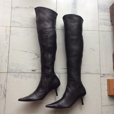 Cuissardes 36 cuir noir presque neuves Elizabeth Stuart.