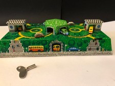 Circuit de voitures en tôle