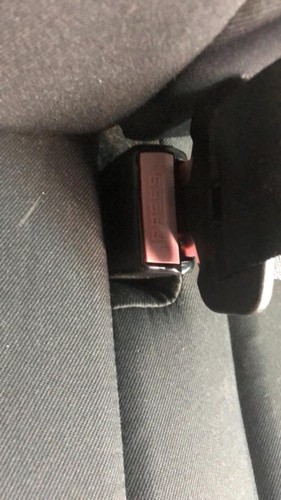 Attache ceinture arriere