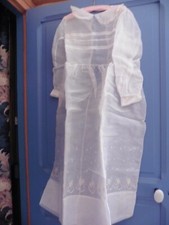 ANCIENNE ROBE DE COMMUNIANTE CREME LONGUE VOILE DE COTON REBRODEE "1900"