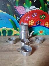 CAFETIÈRE + TASSES ALU