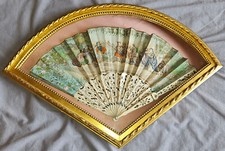 Eventail gouaché XVIII  XIXème  Cadre éventail GUY vintage en bois doré & verre