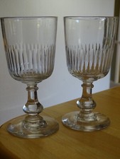 2 ANCIENS BEAUX VERRES A VIN ROUGE CRISTAL MODELE TYPE RENAISSANCE ht 13,8 cm