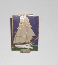 Pin's bateau voilier vieux gréement / Brick (signé Artimon)