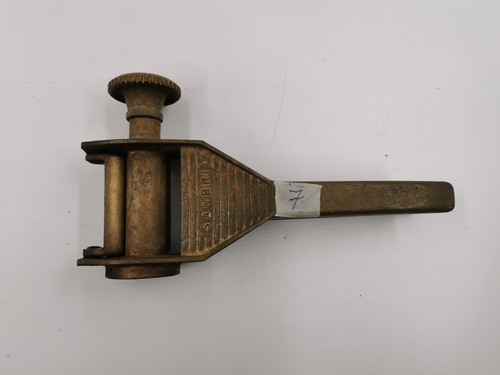 Ancienne bouchonneuse sanbri - ancienne,