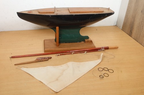 Vintage pond yacht early model - vintage,