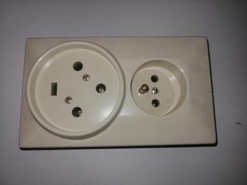 Legrand ancienne prise