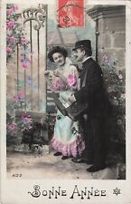 CP BONNE ANNEE FACTEUR SACOCHE LETTRES FEMME ELEGANTE PORTAIL