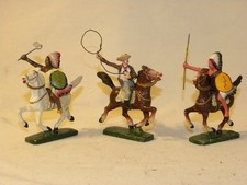 3 FIGURINE CAVALIER