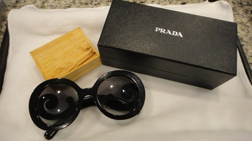 Authentic prada minimal - authentic,