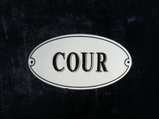 Plaque émaillée " COUR " la
